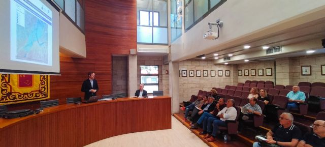 La CHS explica a colectivos y grupos municipales de Beniel el proyecto de la presa Tabala