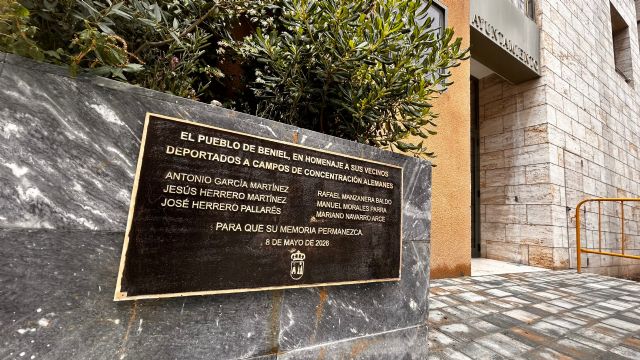 Beniel inaugura una placa en memoria de vecinos deportados a campos de concentración nazis tras la aprobación de una moción impulsada por IU en 2025