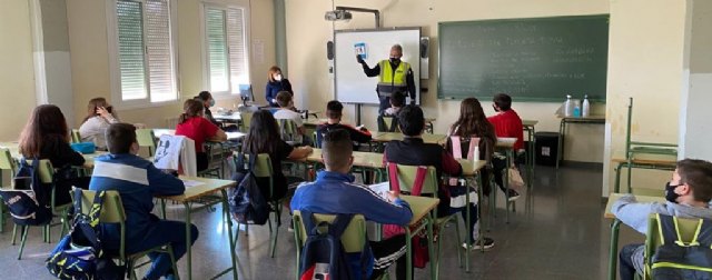 El Policía Tutor ha iniciado una campaña de sensibilización sobre las medidas de protección ante la COVID19