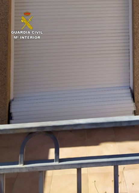La Guardia Civil sorprende a dos jóvenes en Blanca mientras cometían un robo en una vivienda
