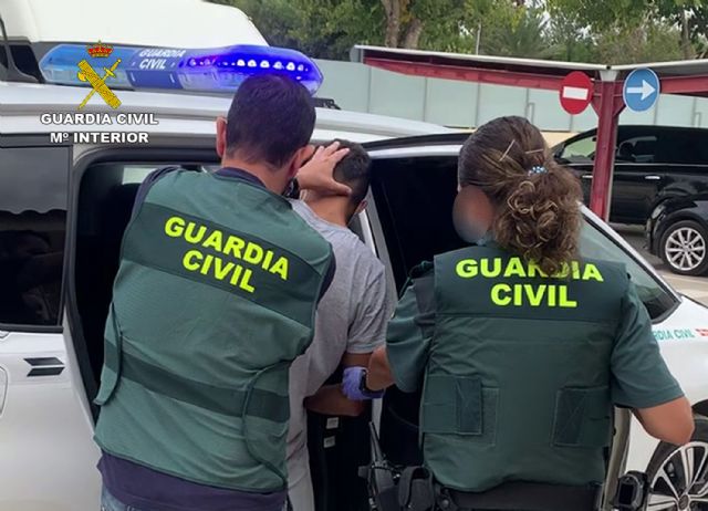 Detienen dentro del domicilio de su expareja a un delincuente buscado por la justicia