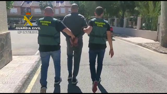 La Guardia Civil detiene a un experimentado delincuente como presunto autor de una quincena de robos en el interior de vehículos