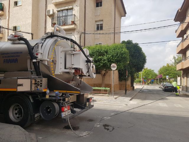 El Ayuntamiento de Beniel desarrolla labores de limpieza de imbornales y alcantarillado ante la posibilidad de fuertes lluvias